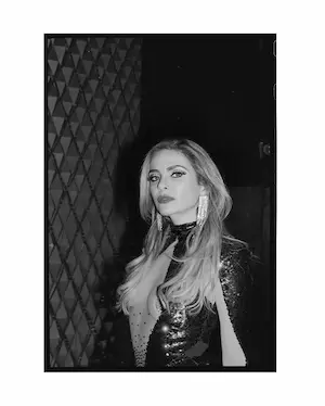 Clara Morgane lors d'un shooting photo artistique MYM